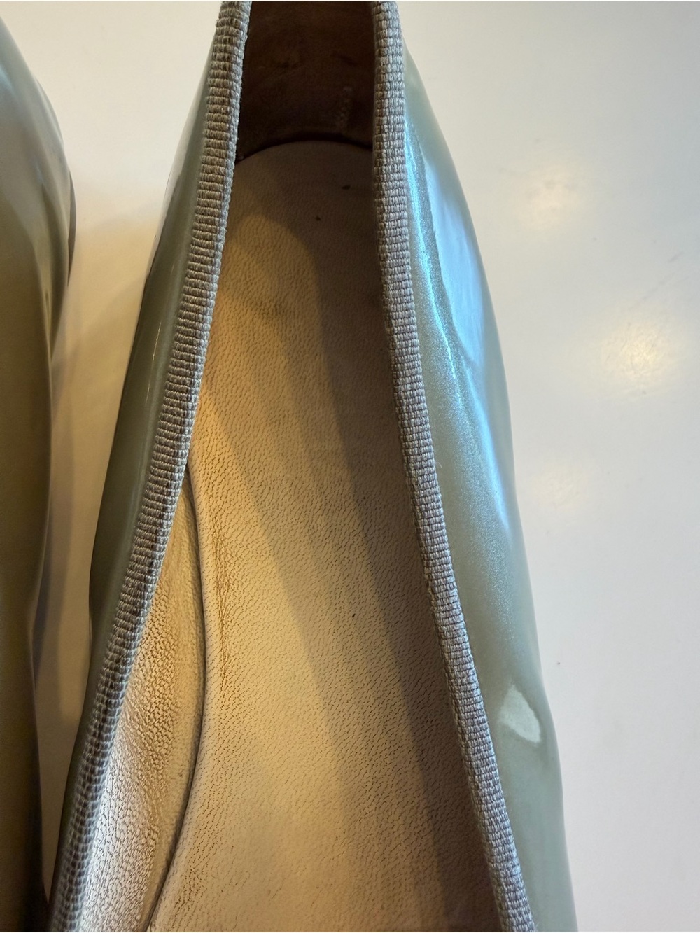 Vintage Chanel ballet flats. Size 38 1/2. Excellent condition. Gray patent. - Picture 3 of 4